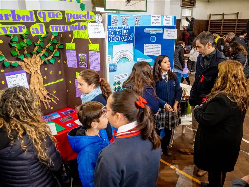 educacion petrecca recorrio la feria de ciencias 5 scaled