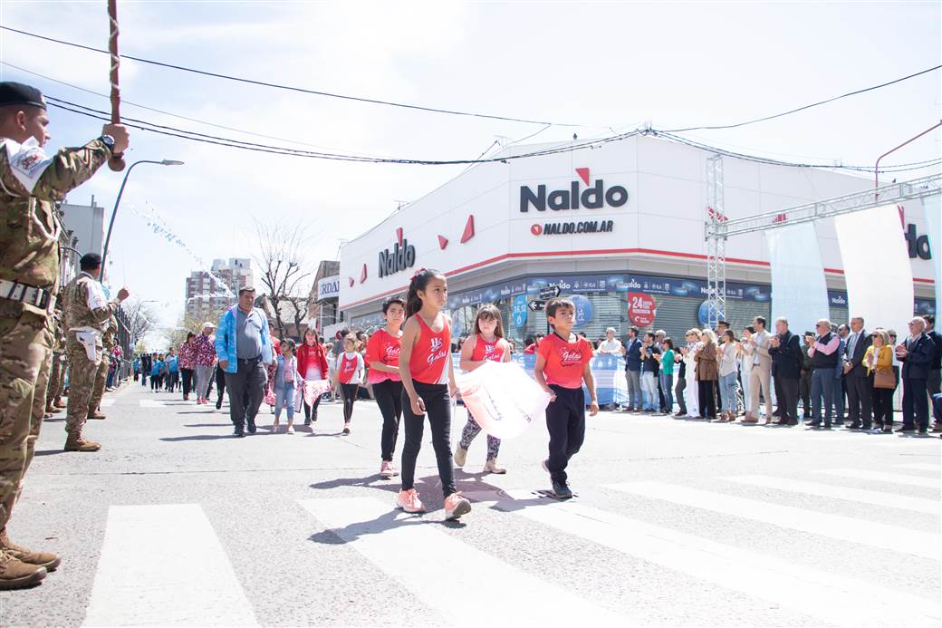 desfile por los 40 anos de democracia 19