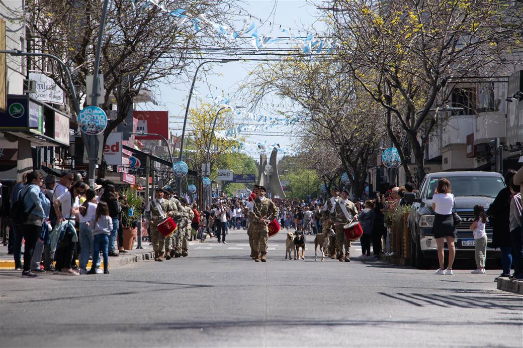 desfile por los 40 anos de democracia 2