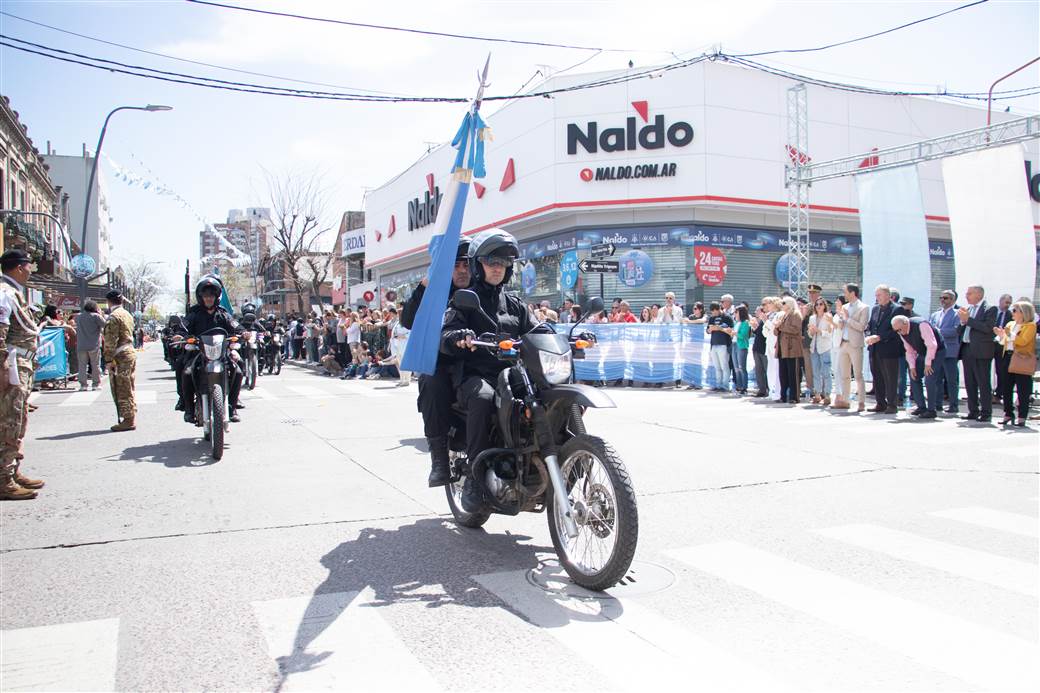 desfile por los 40 anos de democracia 21