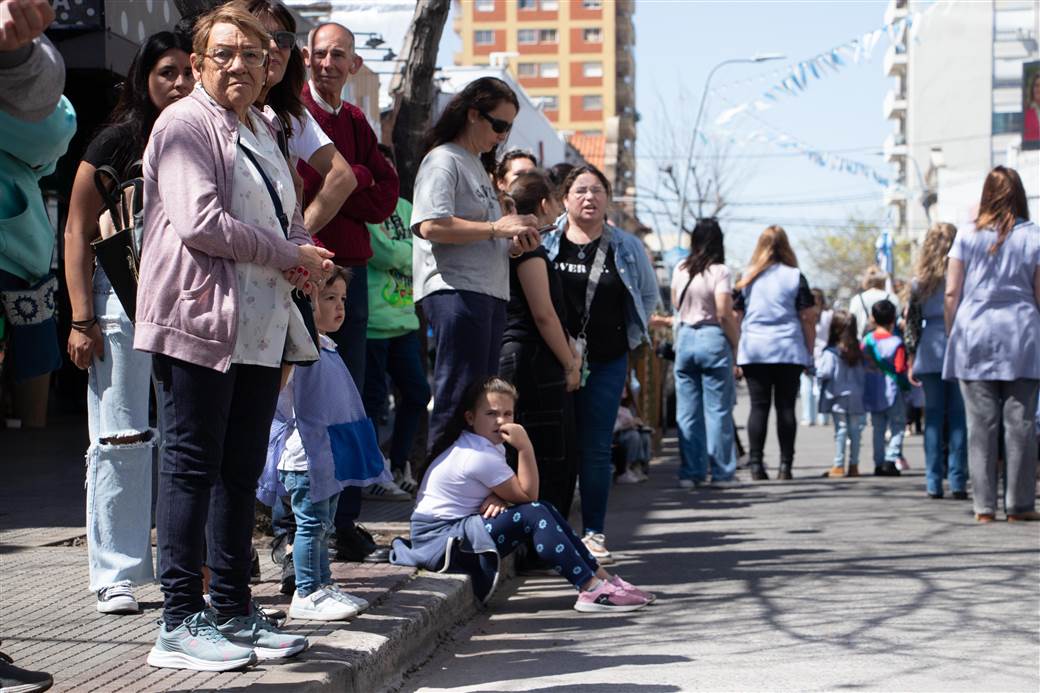 desfile por los 40 anos de democracia 9