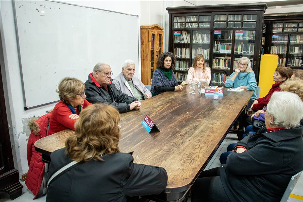 cultura entrega libro monumento abuelos 1