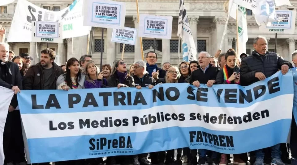 medios publicos protestas