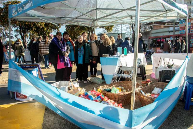 feria solidaria por el dia de la independencia 3