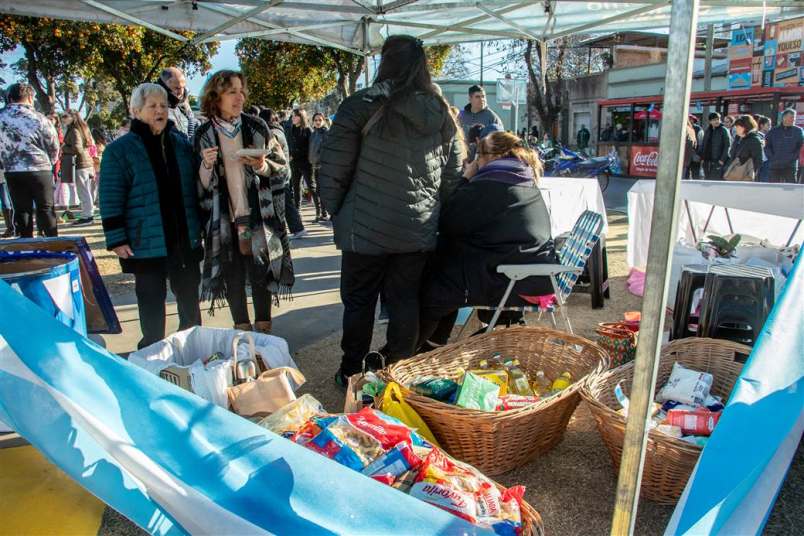 feria solidaria por el dia de la independencia 4