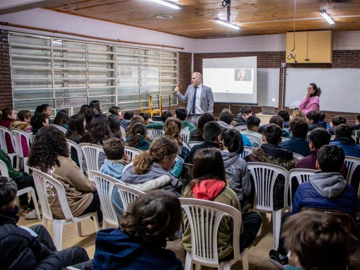 educacion charla sobre uso de redes sociales 2