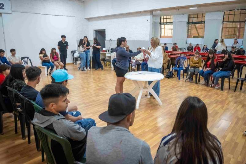 adultos mayores y jovenes de envion