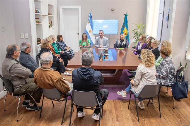 petrecca encuentro con finalistas de los bonaerenses