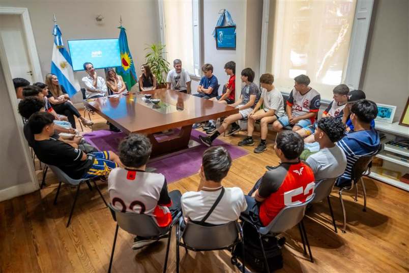 petrecca encuentro con finalistas juegos bonaerenses 12