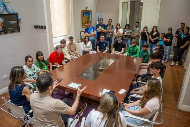 petrecca encuentro con finalistas juegos bonaerenses 4