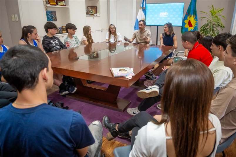 petrecca encuentro con finalistas juegos bonaerenses 7