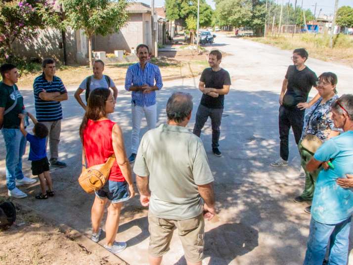 petrecca con vecinos del barrio mayor lopez 1