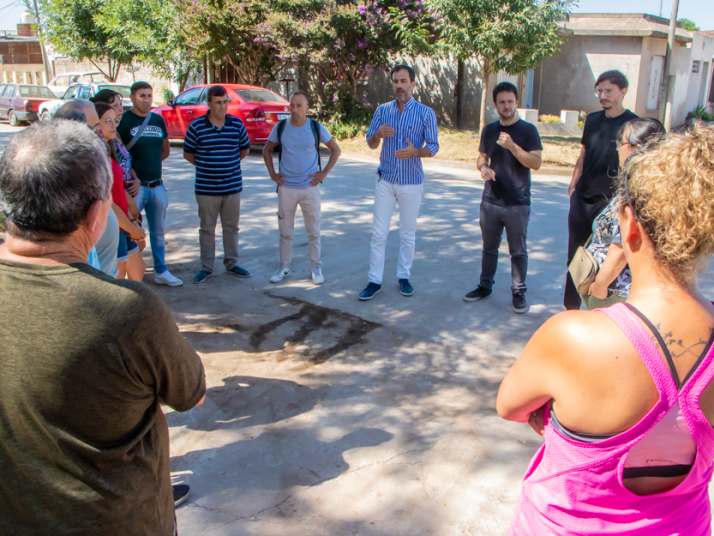 petrecca con vecinos del barrio mayor lopez 2