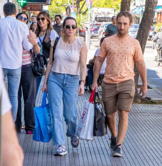 comercio gente comprando en saenz pena 4